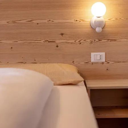 San Pietro Dolomiti Small Budget Hotel Urtijëi Buitenkant foto
