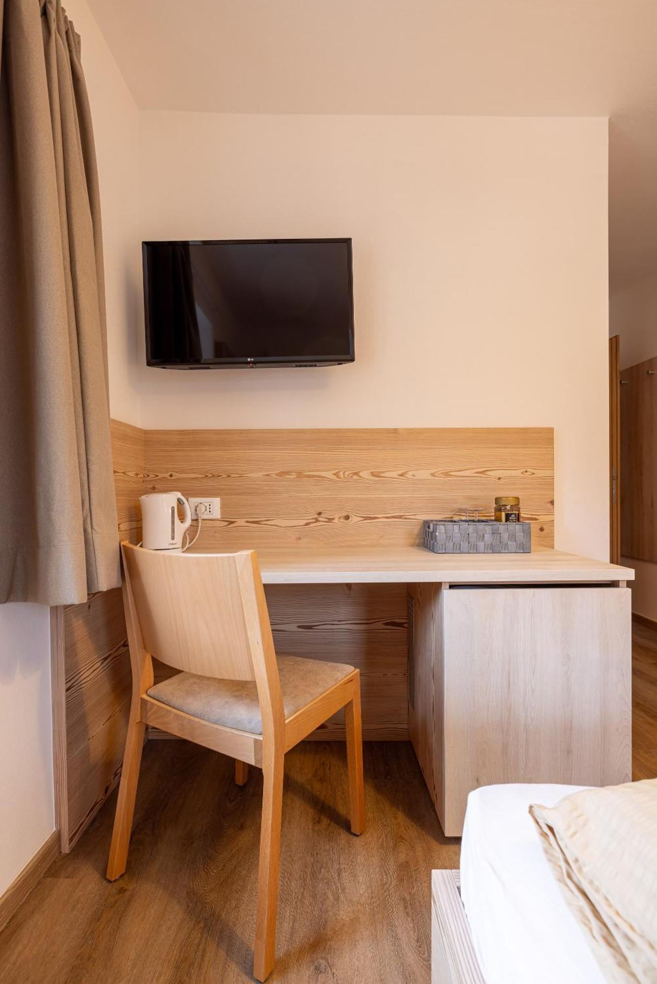 San Pietro Dolomiti Small Budget *